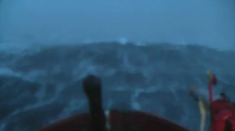 Storm Waves at Dusk - Dawn Stockbeeldmateriaal 35089417