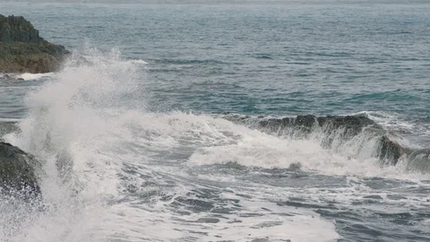 Storm waves in the ocean Stock-Footage 75908090