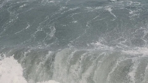 Storm waves in the ocean Stockbeeldmateriaal 75914970