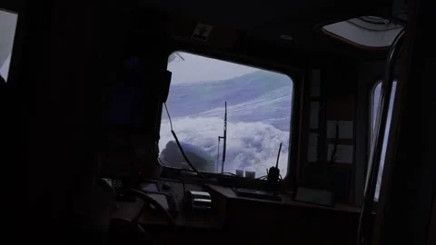 Storm Waves Outside Ship Cabin During Drake Passage Crossing 스톡 동영상 337790185