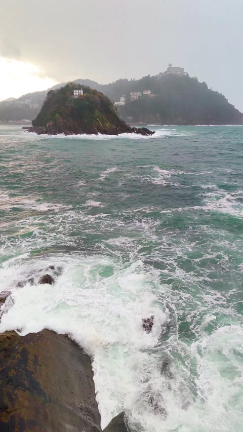 Storm waves in slow motion Video stock 259849300