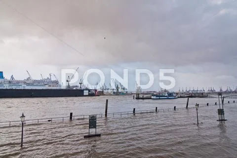 Storm Xaver floods the Port of Hamburg Stock Photos
