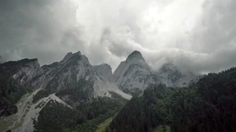 Stormy clouds gather around the mountain peaks Stock-Footage 121484486