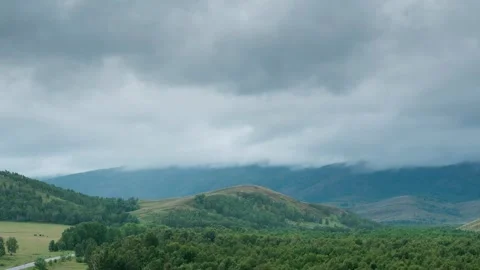 Stormy clouds quickly drifting along the sky over mountains 스톡 동영상 254347552