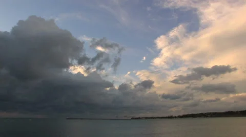 Stormy cloudscape over the sea Stock-Footage 959233