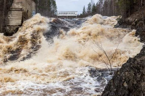 Stormy mountain river with large waves Foto stock