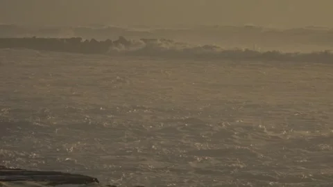 Stormy Ocean Waves Crash at Sunset: Powerful Surf on a Cloudy Beach Video stock 288686605