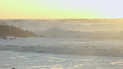 Stormy Ocean Waves Crash at Sunset: Powerful Surf on a Cloudy Beach Video stock 288686896