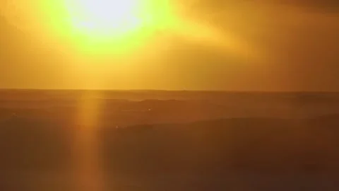 Stormy Ocean Waves Crash at Sunset: Powerful Surf on a Cloudy Beach Video stock 288687099