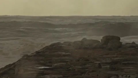 Stormy Ocean Waves Crash at Sunset: Powerful Surf on a Cloudy Beach Video stock 288687275