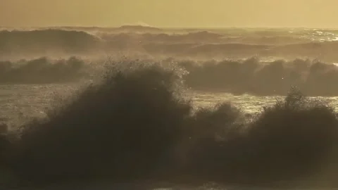 Stormy Ocean Waves Crash at Sunset: Powerful Surf on a Cloudy Beach Video stock 288687368