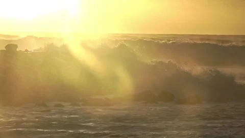 Stormy Ocean Waves Crash at Sunset: Powerful Surf on a Cloudy Beach Video stock 288687531