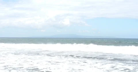 Stormy Ocean Waves on an Overcast Day, Slow Motion. Mountain view. 库存影片 279866077