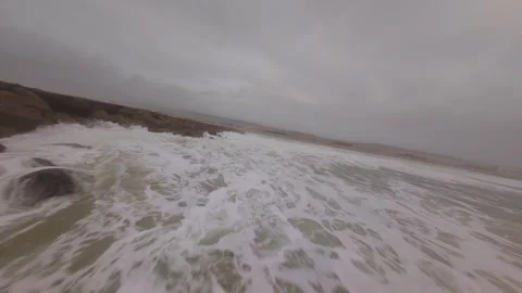 Stormy ocean waves surge over rocks 스톡 동영상 345051297