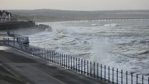Stormy promenade Stock-Footage 9430075