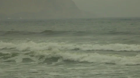 Stormy Sea, Green Waves Rolling In Stockbeeldmateriaal 48474460