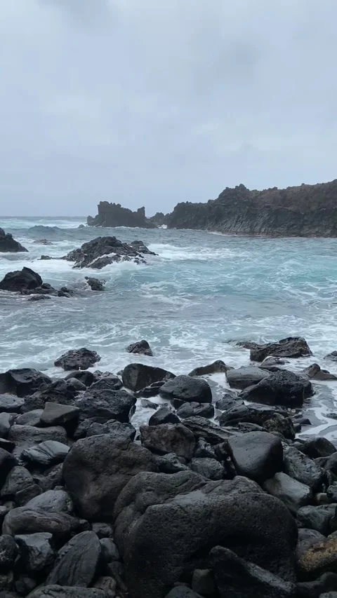 Stormy shore in Easter Island 스톡 동영상 342836143