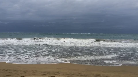 Stormy shoreline Stockbeeldmateriaal 100972426