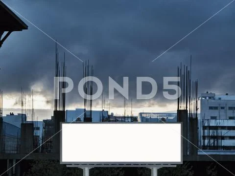 Stormy Skyline Mockup Plantilla PSD