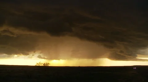 Stormy sunset time lapse with rain, setting sun and roiling clouds 库存影片 67089173