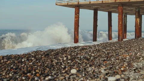 Stormy waves, old rusty bridge columns 스톡 동영상 222042577