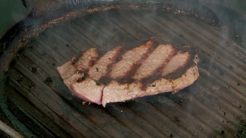 Stove top griddle Vídeos de archivo 82522357