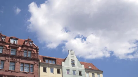 Strafe on Berlin architecture with blue sky and clouds in the background Stock-Footage 282558969