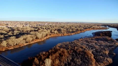 Strafing across colorado river Hot air balloon Vídeos de archivo