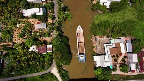 Straight down view of cargo vessel reversing in narrow rural canal Vídeos de archivo 342390517