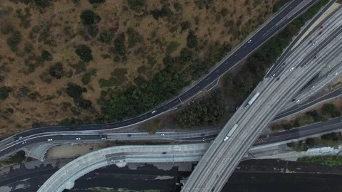 Straight down view of freeways above Los Angeles park Vídeos de archivo 77513424