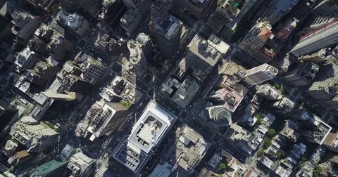 Straight-down view of the Manhattan street grid in summer Vídeos de archivo gratis 77329018