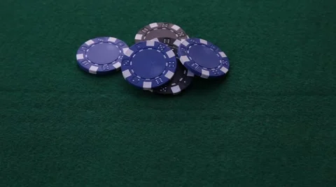 Straight Flush on blue poker chips Stockbeeldmateriaal 59146231