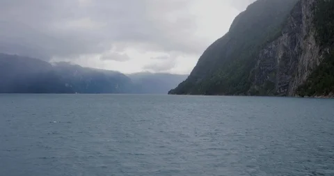 Stranda (Norway) - 4k real time panoramic video fjord view from the ship Video stock 114953155