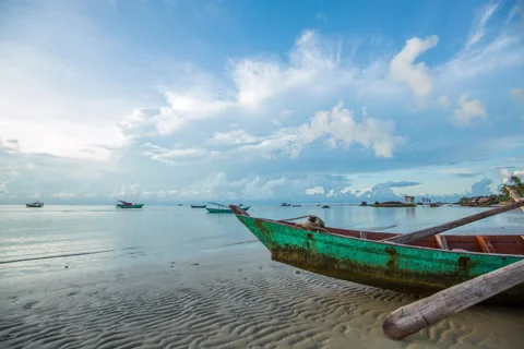 Stranded boat see sunrise Stock Footage 51138457