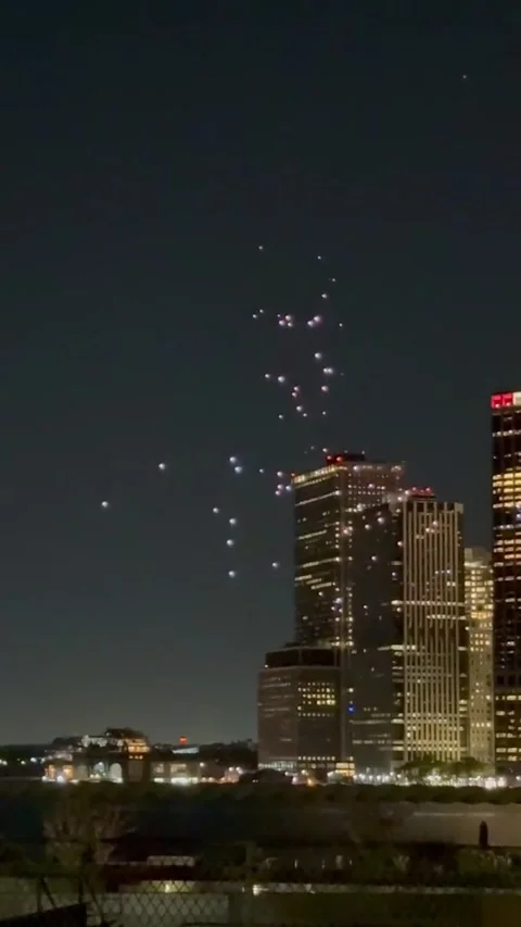 Strange Lights Spotted Floating Above New York City, Brooklyn Bridge Park, New Y Stock Footage 317717441