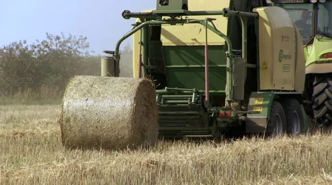 Straw baling round bales Video stock 59119756