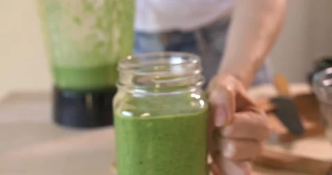 Straw going in mason jar Video stock 148183476