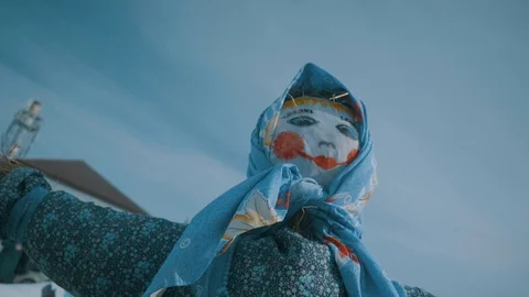 Straw puppet against the blue sky. Video stock 105878368