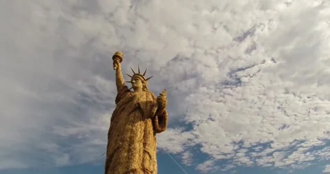 Straw Statue of Liberty Timelapse Stock-Footage 205426875