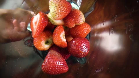 Strawberries in a blender Stock-Footage 135518117