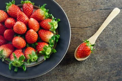 Strawberries  on  dish Foto stock
