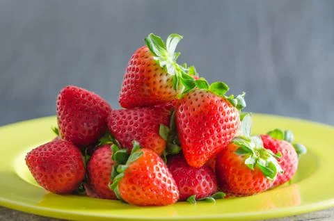 Strawberries on dish Foto stock