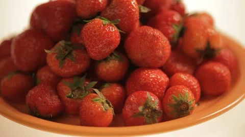 Strawberries on a plate. Video stock 22244706
