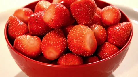 Strawberries in a red cup Video stock 32303517
