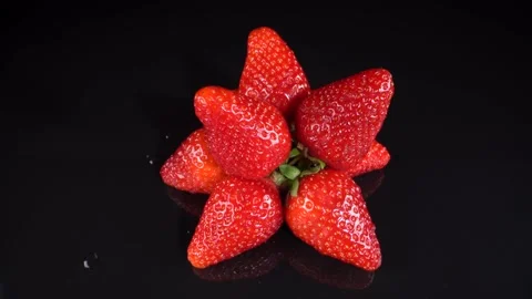 Strawberries rotate on the table Video stock 130465168
