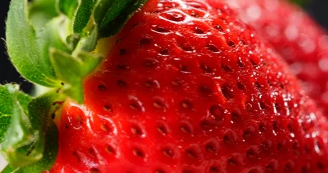 Strawberries spritzed 動画素材 104562610