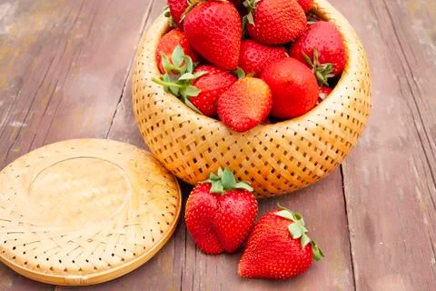 Strawberries in a wicker box Stock-Fotos