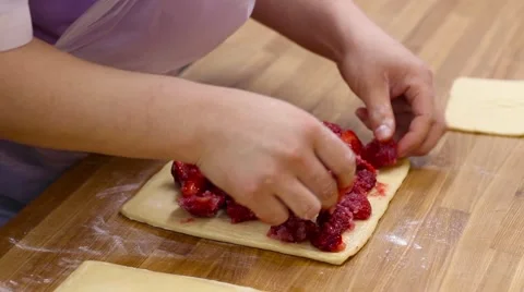 Strawberry cake distribution 스톡 동영상 64641412