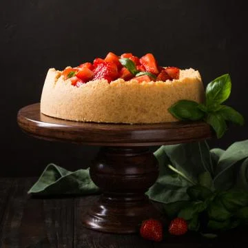 Strawberry cheesecake with basil Foto stock