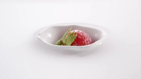 Strawberry falling into thick white cream 動画素材 171888093